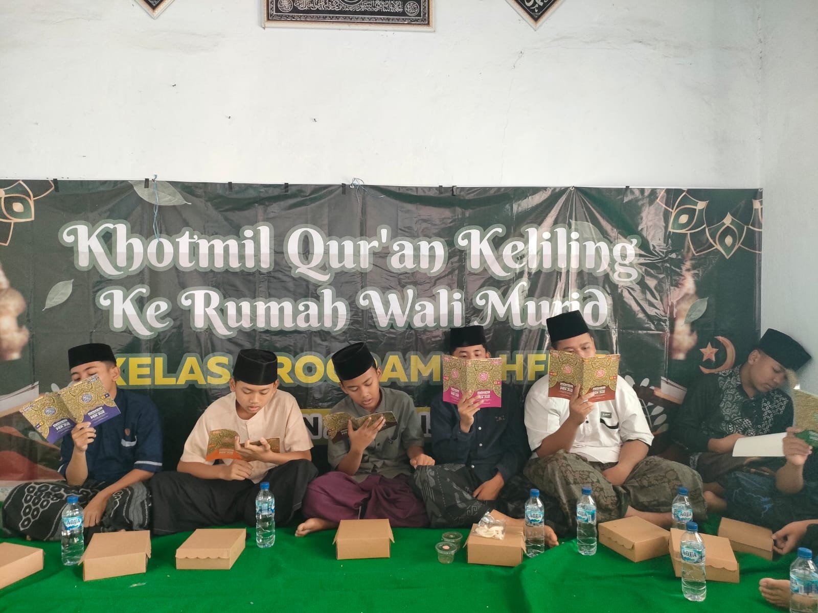 Lantunan Ayat Suci Penghias Pagi: Serangkaian Khataman Al-Qur’an di Rumah Wali Murid