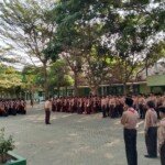 Asah Keterampilan Komunikasi Visual, Siswa Kelas 7 MTsN 2 Nganjuk Semangat Ikuti Latihan Pramuka Semaphore